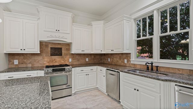 31 Lake Forest Blvd SW, Huntsville, AL 35824