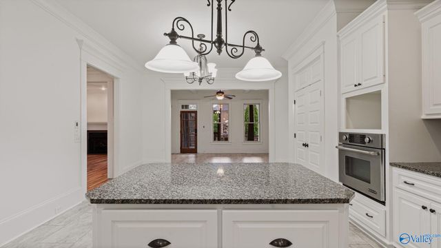 31 Lake Forest Blvd SW, Huntsville, AL 35824