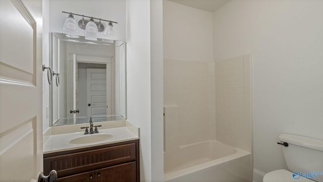 31 Lake Forest Blvd SW, Huntsville, AL 35824