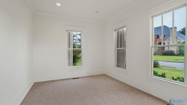 31 Lake Forest Blvd SW, Huntsville, AL 35824