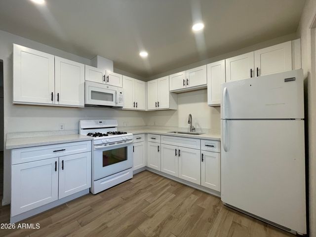 2730 E WILLETTA Street, Phoenix, AZ 85008