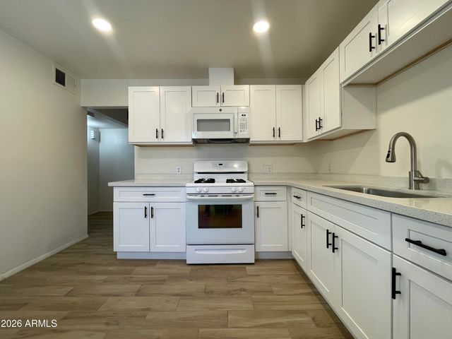 2730 E WILLETTA Street, Phoenix, AZ 85008
