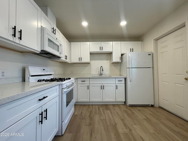 2730 E WILLETTA Street, Phoenix, AZ 85008