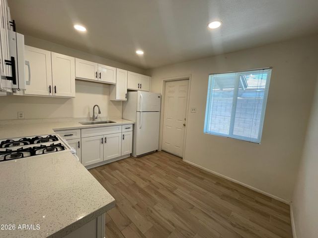 2730 E WILLETTA Street, Phoenix, AZ 85008