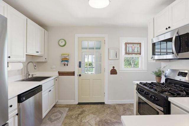 1 Juniper Ter, Dedham, MA 02026