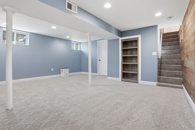 1 Juniper Ter, Dedham, MA 02026