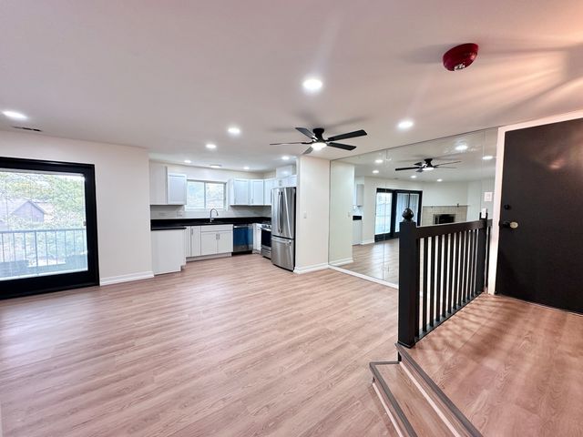 1313 Cass Lane E 302, Westmont, IL 60559