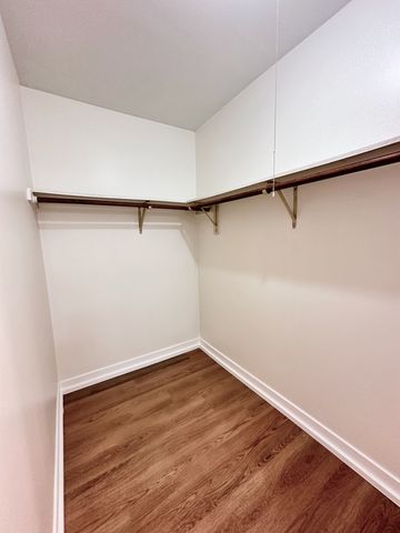 1313 Cass Lane E 302, Westmont, IL 60559