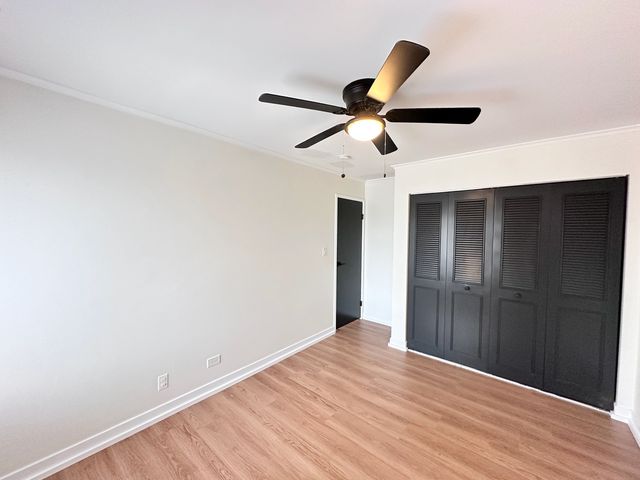 1313 Cass Lane E 302, Westmont, IL 60559