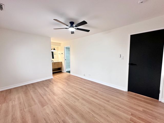 1313 Cass Lane E 302, Westmont, IL 60559