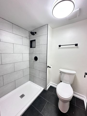 1313 Cass Lane E 302, Westmont, IL 60559