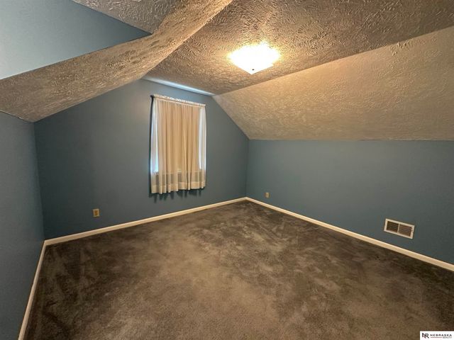 7752 Oakwood Street, Ralston, NE 68127