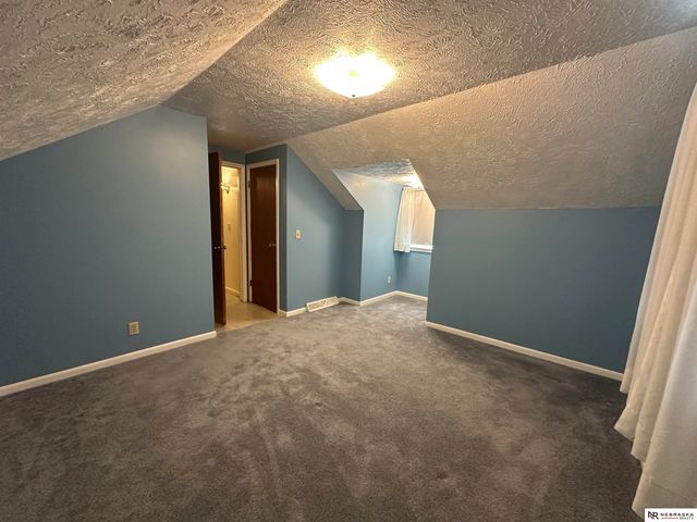 7752 Oakwood Street, Ralston, NE 68127