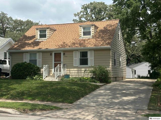 7752 Oakwood Street, Ralston, NE 68127