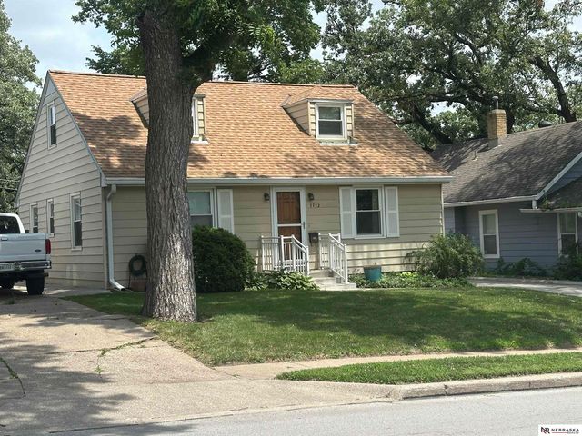 7752 Oakwood Street, Ralston, NE 68127