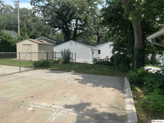 7752 Oakwood Street, Ralston, NE 68127