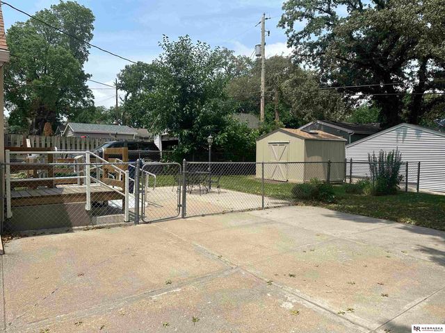 7752 Oakwood Street, Ralston, NE 68127