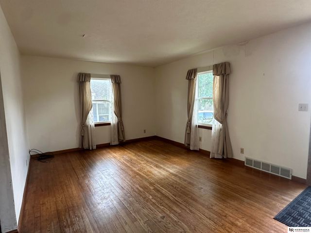 7752 Oakwood Street, Ralston, NE 68127