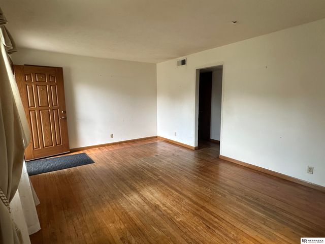 7752 Oakwood Street, Ralston, NE 68127