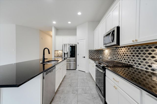 117 Falkland ST, Hutto, TX 78634