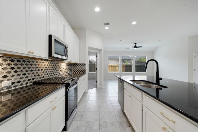 117 Falkland ST, Hutto, TX 78634