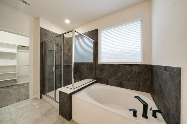 117 Falkland ST, Hutto, TX 78634