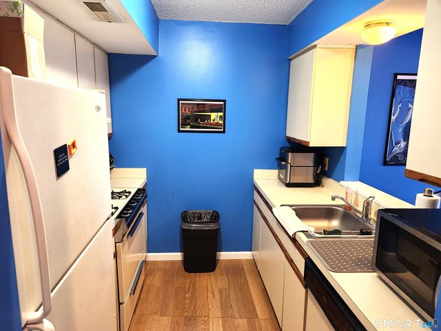 1690 Dixwell Avenue 5, Hamden, CT 06514