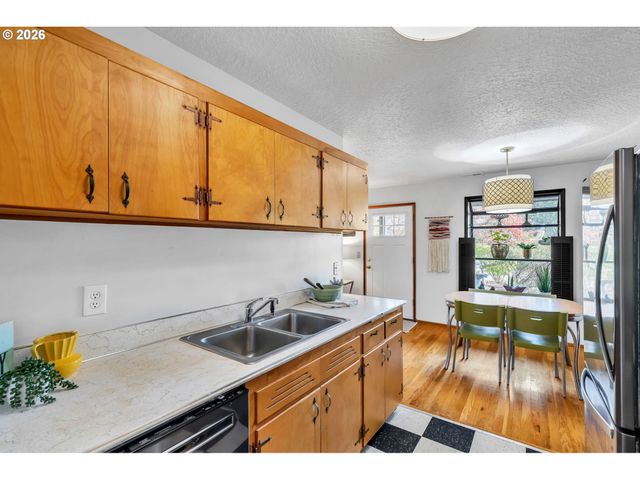 8101 Se 57TH Ave, Portland, OR 97206
