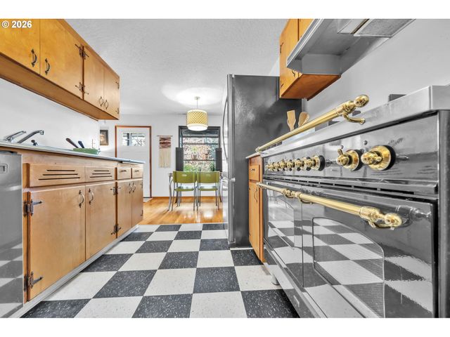 8101 Se 57TH Ave, Portland, OR 97206