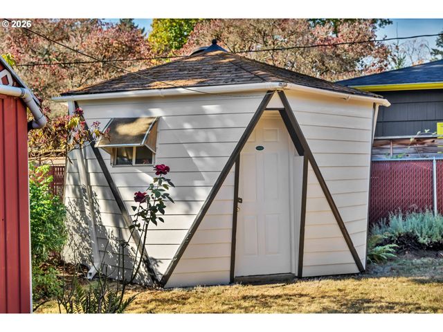 8101 Se 57TH Ave, Portland, OR 97206