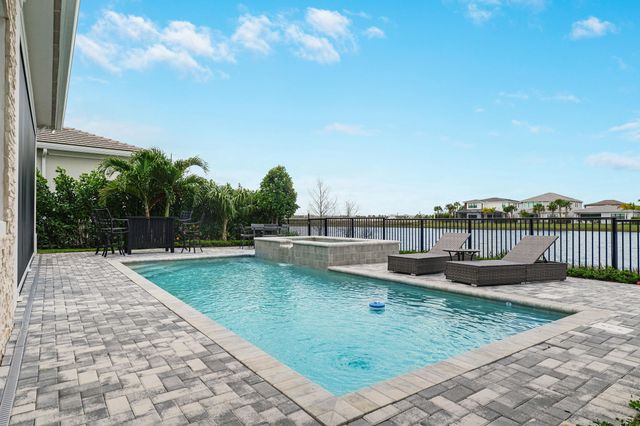 10041 Regency Way, Palm Beach Gardens, FL 33412