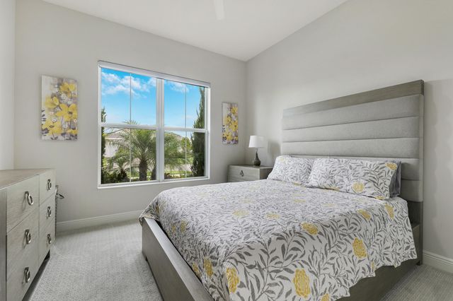 10041 Regency Way, Palm Beach Gardens, FL 33412