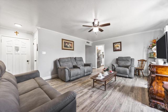 3212 Timothy Street, Bakersfield, CA 93304