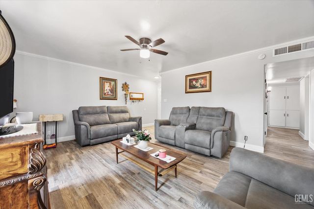 3212 Timothy Street, Bakersfield, CA 93304