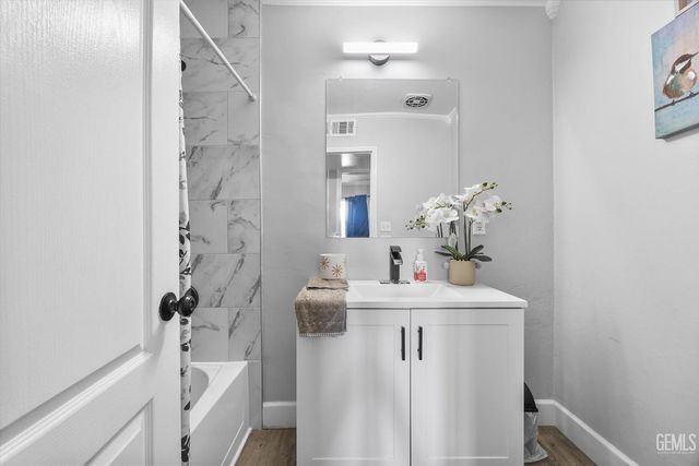 3212 Timothy Street, Bakersfield, CA 93304