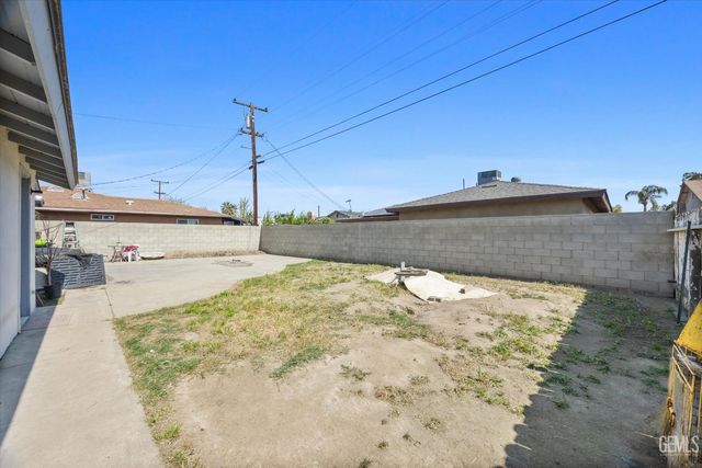 3212 Timothy Street, Bakersfield, CA 93304