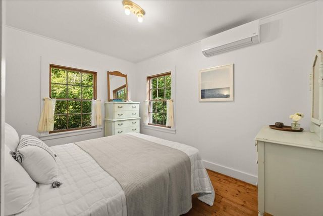 89 F R Lillie Road, Woods Hole, MA 02543