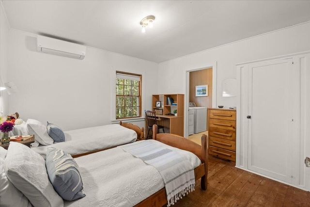 89 F R Lillie Road, Woods Hole, MA 02543