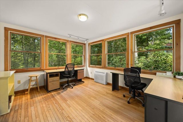 89 F R Lillie Road, Woods Hole, MA 02543