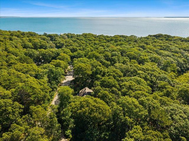 89 F R Lillie Road, Woods Hole, MA 02543