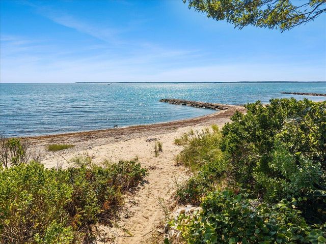 89 F R Lillie Road, Woods Hole, MA 02543