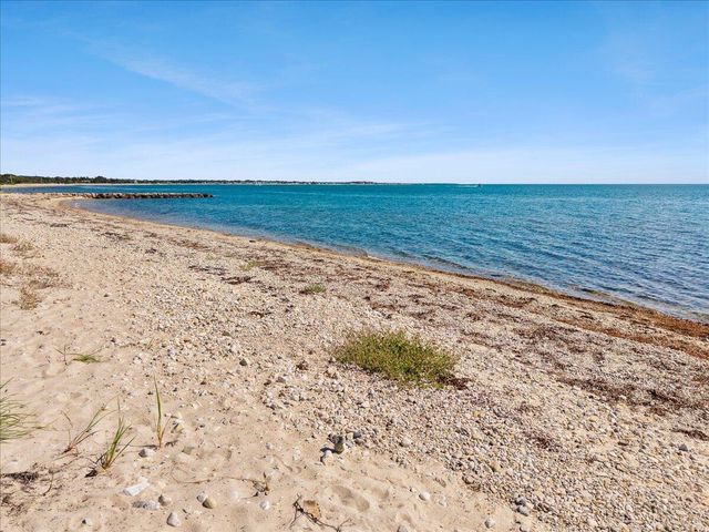 89 F R Lillie Road, Woods Hole, MA 02543