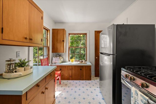 89 F R Lillie Road, Woods Hole, MA 02543