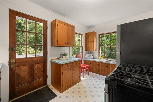 89 F R Lillie Road, Woods Hole, MA 02543