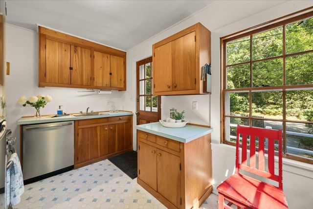 89 F R Lillie Road, Woods Hole, MA 02543