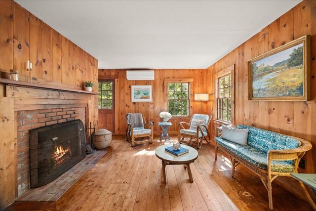 89 F R Lillie Road, Woods Hole, MA 02543