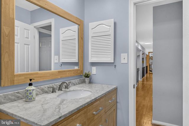 6134 WICKLOW DR, Burke, VA 22015