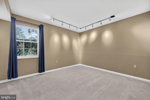 6134 WICKLOW DR, Burke, VA 22015