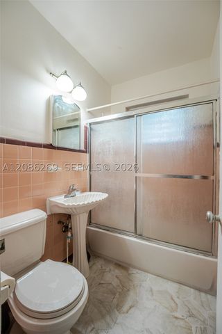 4740 Pine Tree Dr 20, Miami Beach, FL 33140
