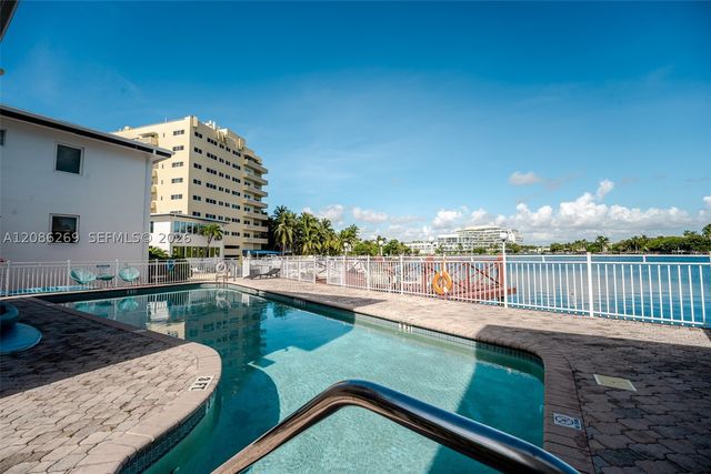 4740 Pine Tree Dr 20, Miami Beach, FL 33140